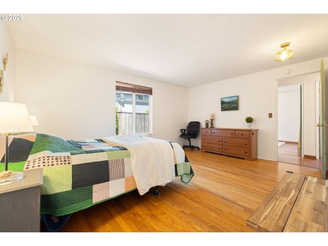 13145 Sw SHORE Dr, Tigard, OR 97223