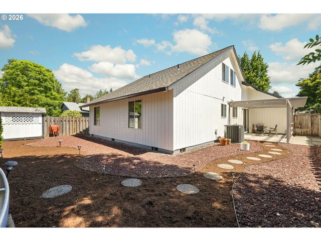 13145 Sw SHORE Dr, Tigard, OR 97223