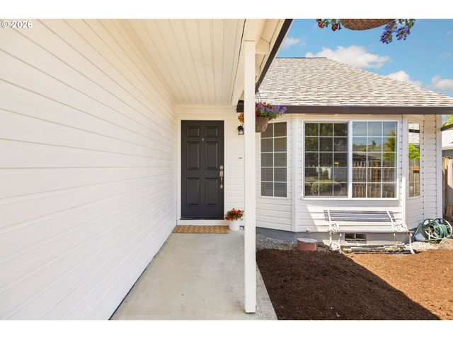 13145 Sw SHORE Dr, Tigard, OR 97223