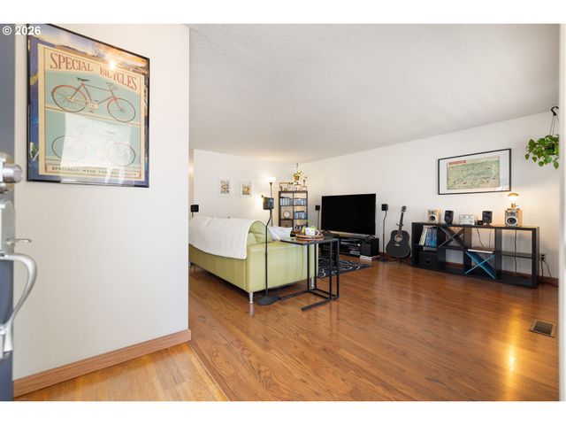 13145 Sw SHORE Dr, Tigard, OR 97223