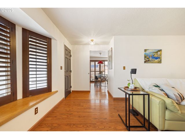 13145 Sw SHORE Dr, Tigard, OR 97223