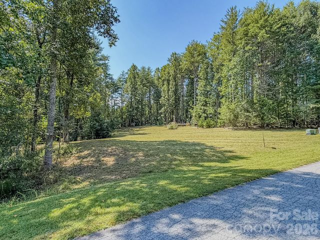 92 Crystal Heights Drive, Hendersonville, NC 28739
