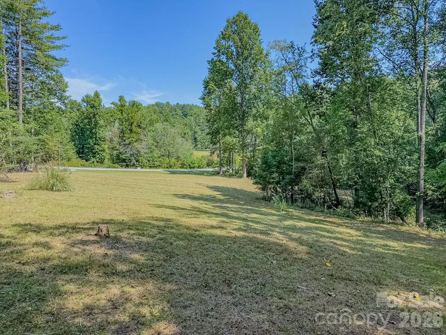 92 Crystal Heights Drive, Hendersonville, NC 28739