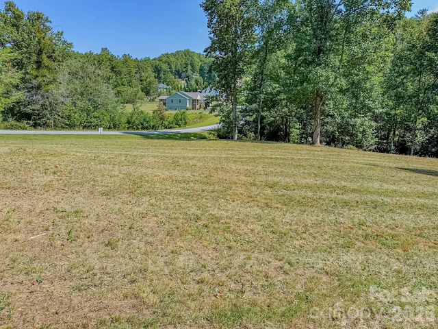 92 Crystal Heights Drive, Hendersonville, NC 28739