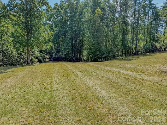 92 Crystal Heights Drive, Hendersonville, NC 28739
