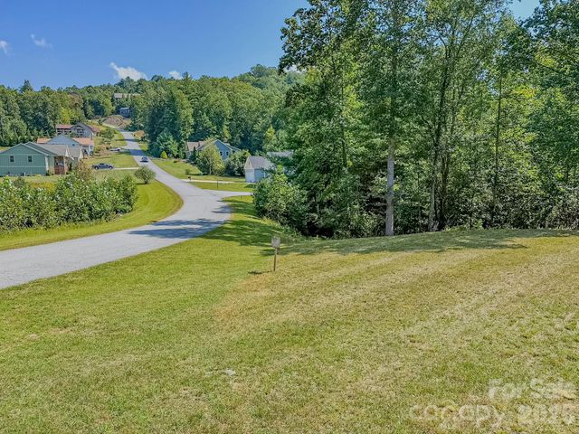 92 Crystal Heights Drive, Hendersonville, NC 28739