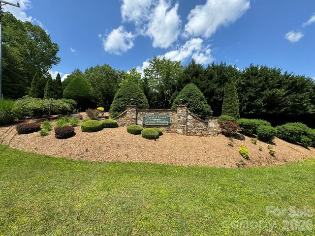 92 Crystal Heights Drive, Hendersonville, NC 28739