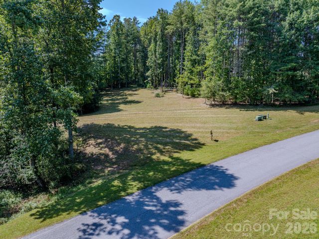 92 Crystal Heights Drive, Hendersonville, NC 28739