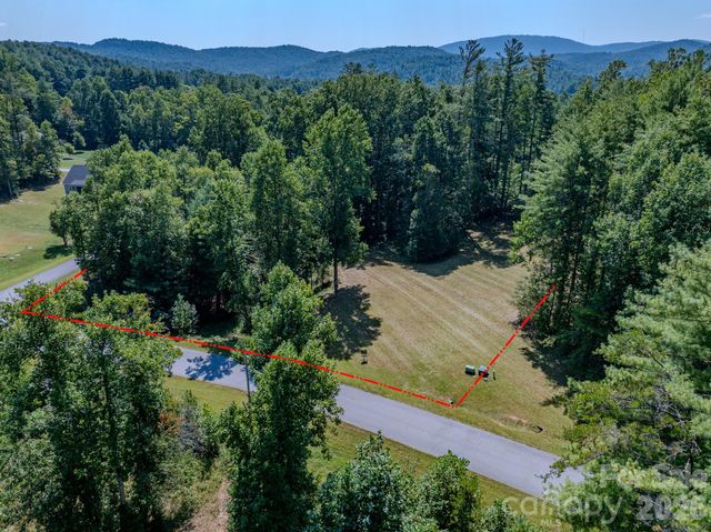 92 Crystal Heights Drive, Hendersonville, NC 28739