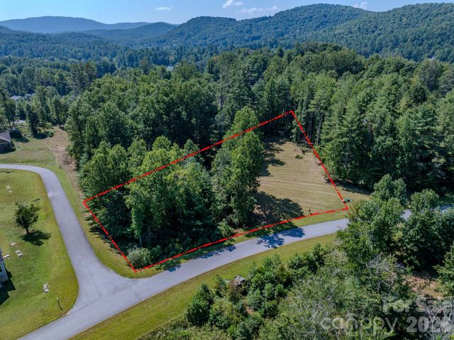 92 Crystal Heights Drive, Hendersonville, NC 28739