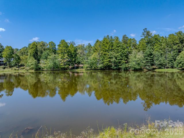 92 Crystal Heights Drive, Hendersonville, NC 28739