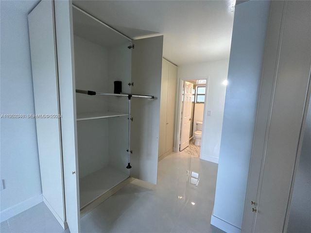 3550 NE 169th St 304, North Miami Beach, FL 33160