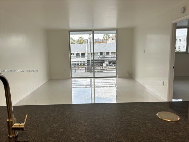3550 NE 169th St 304, North Miami Beach, FL 33160