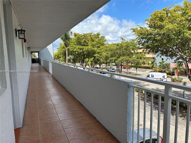 3550 NE 169th St 304, North Miami Beach, FL 33160