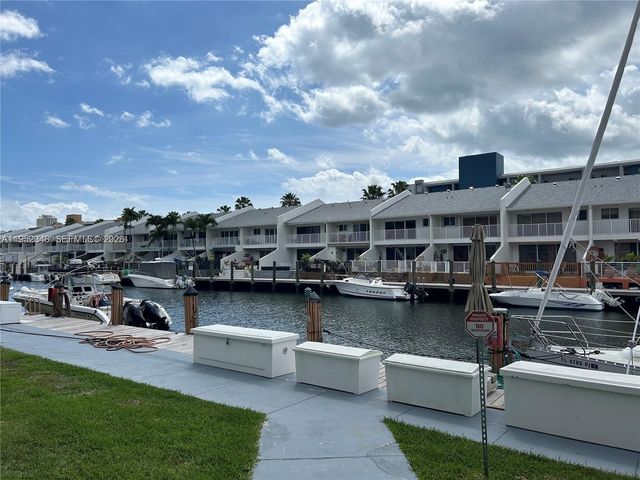 3550 NE 169th St 304, North Miami Beach, FL 33160