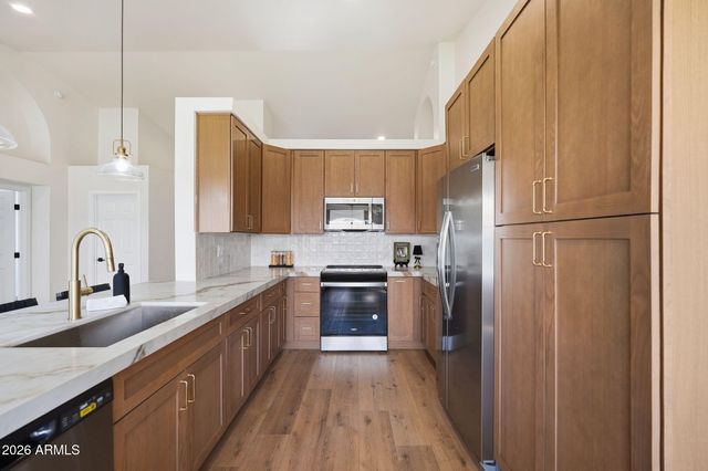 519 W COMSTOCK Drive, Gilbert, AZ 85233