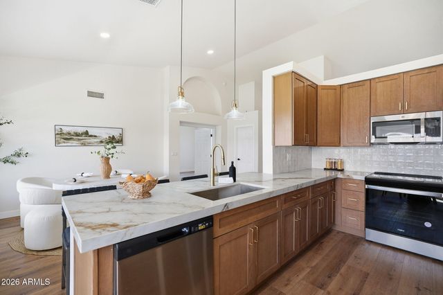 519 W COMSTOCK Drive, Gilbert, AZ 85233