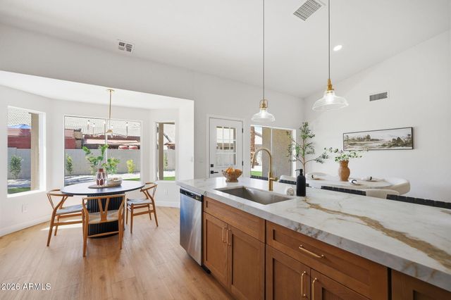 519 W COMSTOCK Drive, Gilbert, AZ 85233