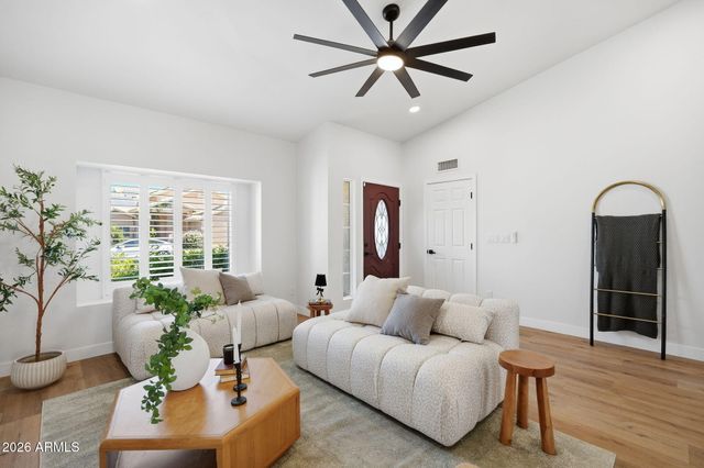 519 W COMSTOCK Drive, Gilbert, AZ 85233