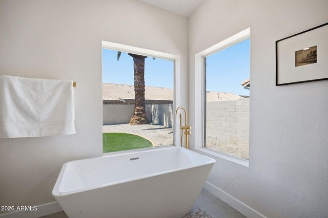 519 W COMSTOCK Drive, Gilbert, AZ 85233