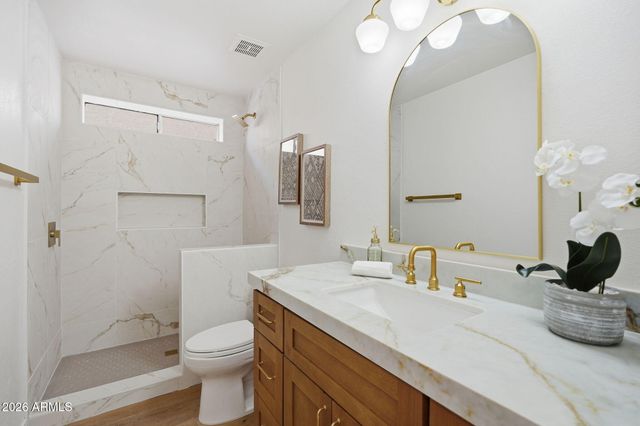 519 W COMSTOCK Drive, Gilbert, AZ 85233