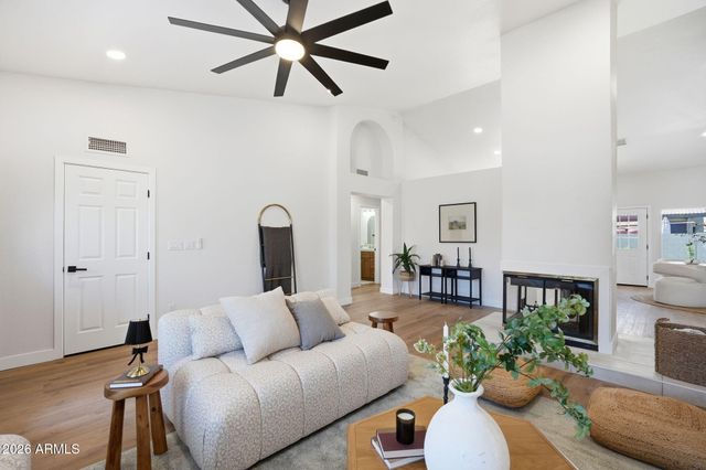 519 W COMSTOCK Drive, Gilbert, AZ 85233