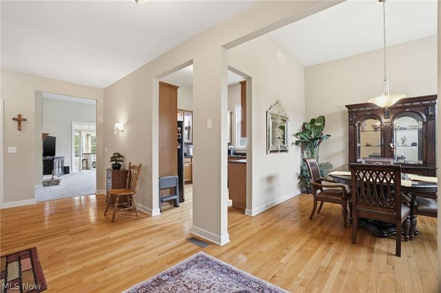 8220 Manor Gate Way, Mentor, OH 44060