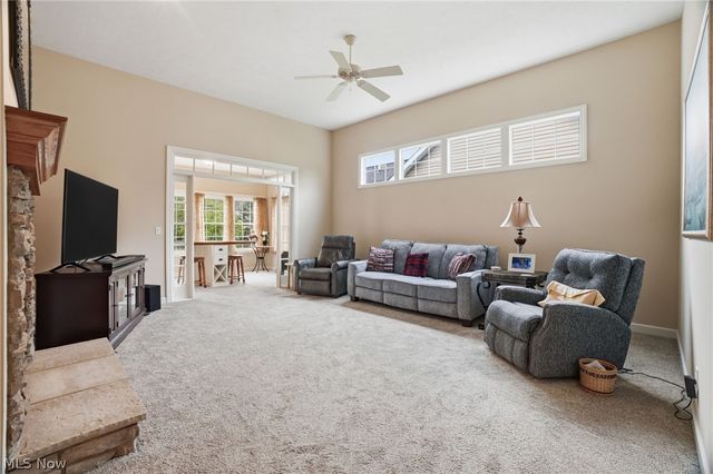 8220 Manor Gate Way, Mentor, OH 44060