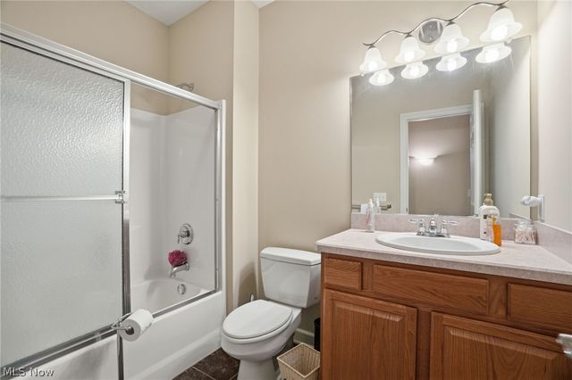 8220 Manor Gate Way, Mentor, OH 44060