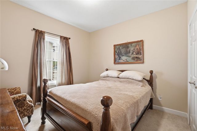 8220 Manor Gate Way, Mentor, OH 44060