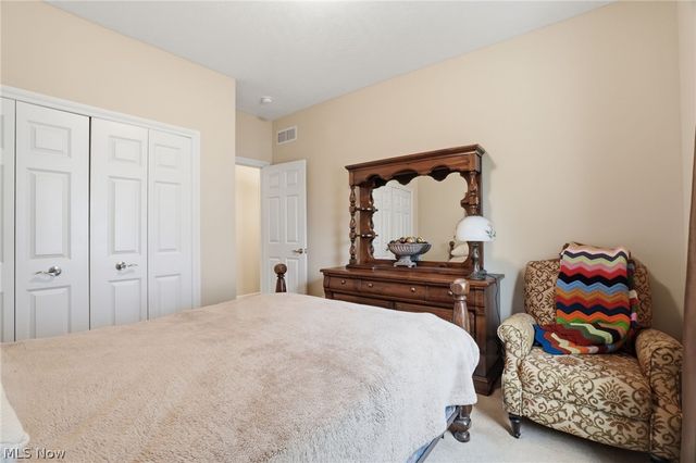8220 Manor Gate Way, Mentor, OH 44060