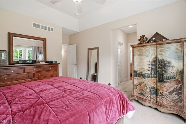 8220 Manor Gate Way, Mentor, OH 44060