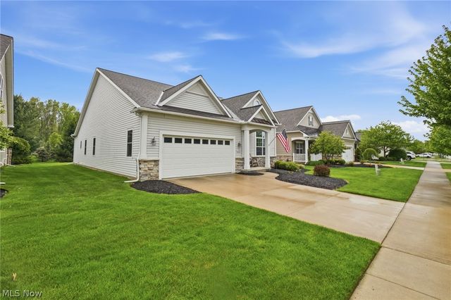 8220 Manor Gate Way, Mentor, OH 44060