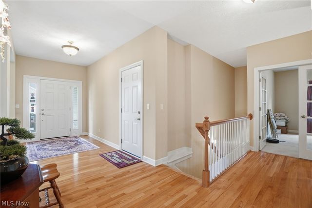 8220 Manor Gate Way, Mentor, OH 44060