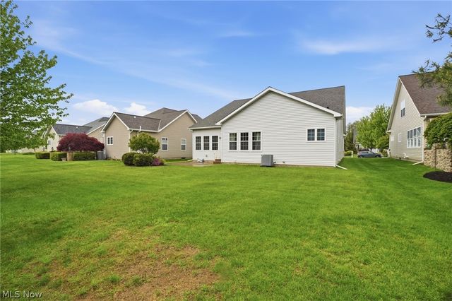 8220 Manor Gate Way, Mentor, OH 44060