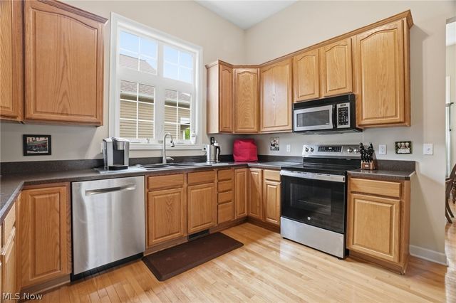 8220 Manor Gate Way, Mentor, OH 44060