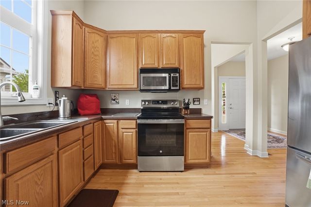 8220 Manor Gate Way, Mentor, OH 44060