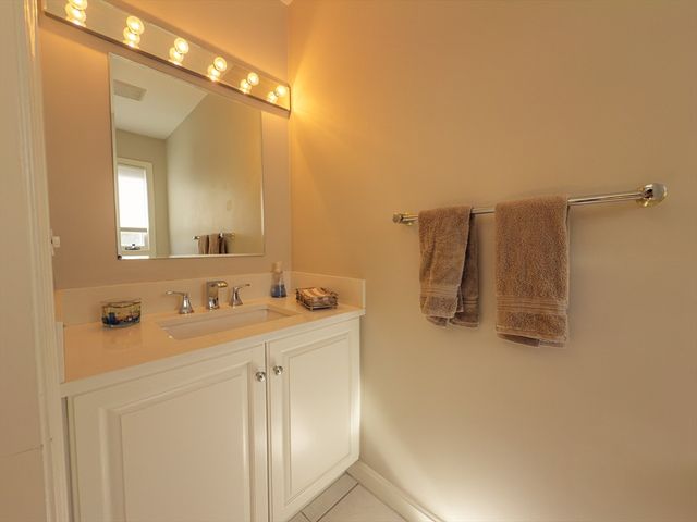 194 Linwood Ave 194, Newton, MA 02460