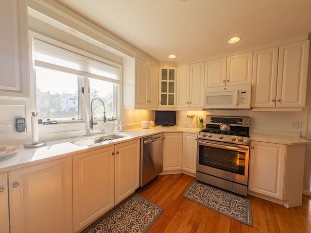 194 Linwood Ave 194, Newton, MA 02460