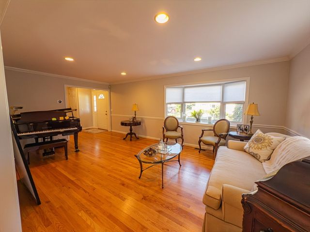 194 Linwood Ave 194, Newton, MA 02460