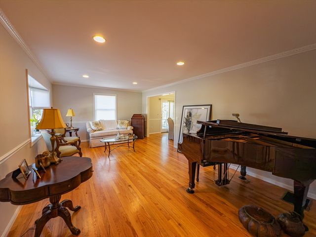 194 Linwood Ave 194, Newton, MA 02460