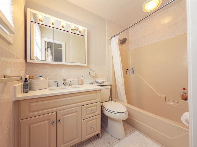 194 Linwood Ave 194, Newton, MA 02460