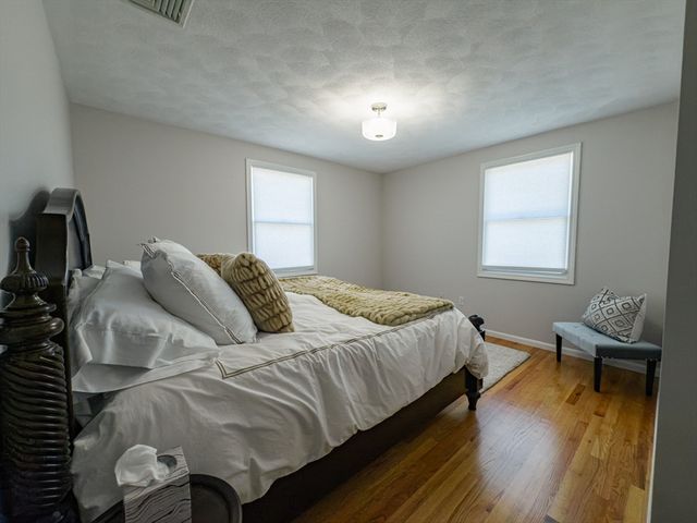 194 Linwood Ave 194, Newton, MA 02460