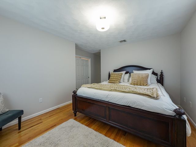 194 Linwood Ave 194, Newton, MA 02460