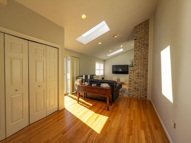 194 Linwood Ave 194, Newton, MA 02460