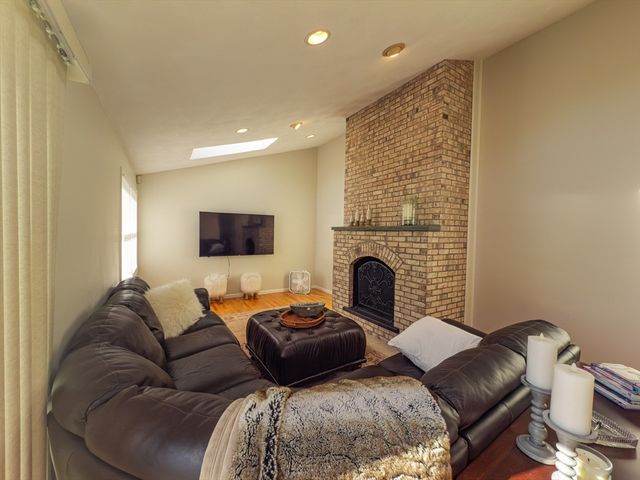 194 Linwood Ave 194, Newton, MA 02460