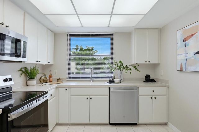 5058 MARSH FIELD ROAD 8, Sarasota, FL 34235