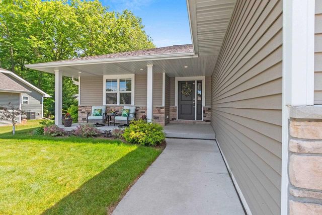 2731 CRESTWOOD SPRINGS COURT, Green Bay, WI 54304
