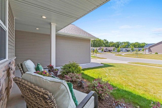 2731 CRESTWOOD SPRINGS COURT, Green Bay, WI 54304
