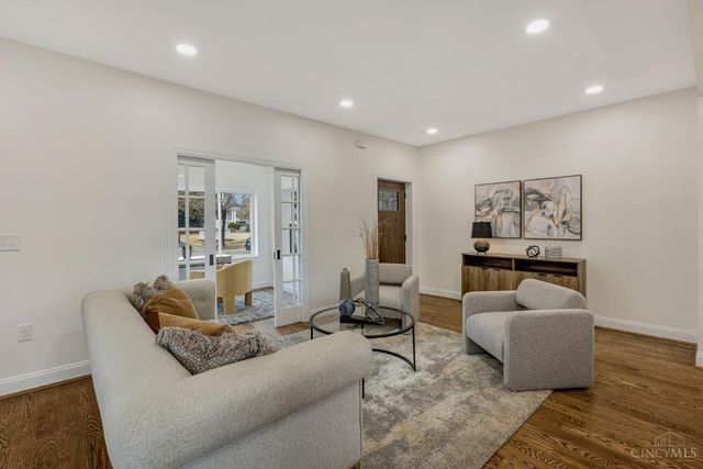 25 Euclid Avenue, Wyoming, OH 45215